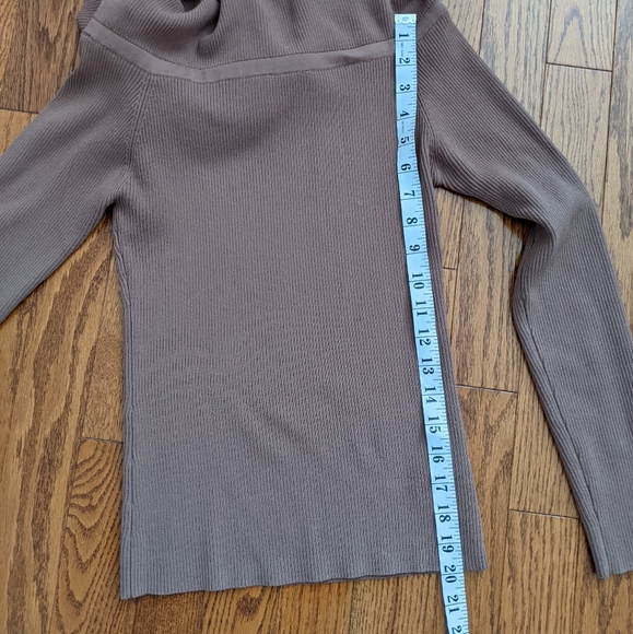 Aritzia Wilfred Croquis Off-Shoulder Ribbed Sweater in Mauve Brown size S - Picture 3 of 8